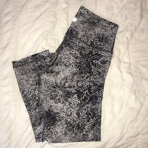 women’s lululemon cropped leggings!